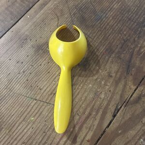 VTG Tupperware EGG LIFTER SPOON Boiled Egg Grabber Yellow